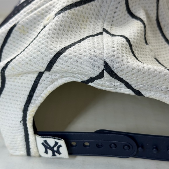 New Era 9Fifty NY Yankees Derek Jeter 2020 White and Navy Pinstripe SnapBack - Picture 12 of 12